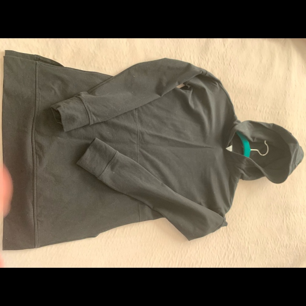 Lululemon Women’s sweatshirt. Size 2. Black